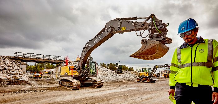 Volvo CE marks 60 years of live demos
