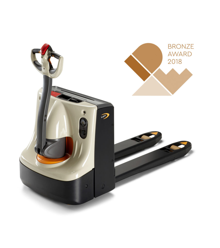 Second design prize for Crown’s electric pallet truck 
