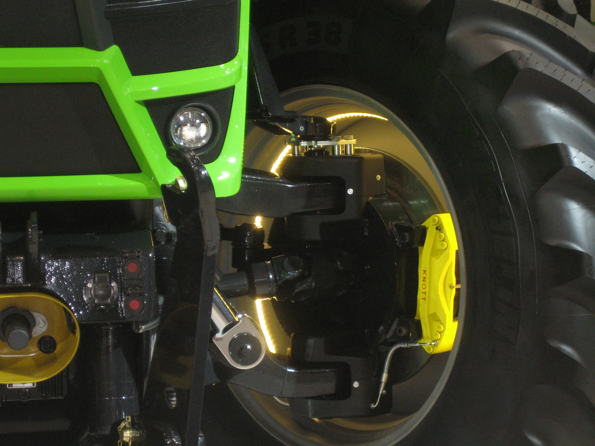 Extra fixedcalliper Knott brake on tractor front axle aids performance