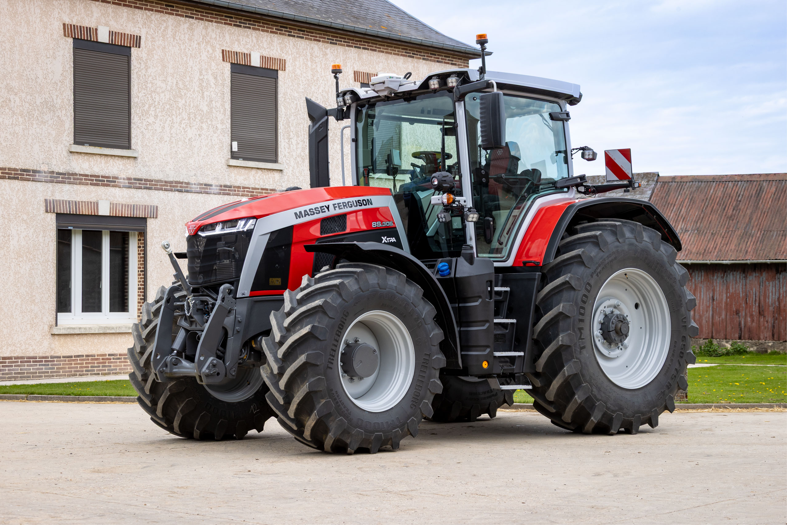 Massey Ferguson MF 8S.225 フルブラックエディション MASSEY FERGUSON 8S.225 Full Black | Modelsnavigator.com